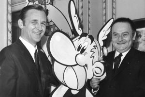 Albert Uderzo et René Goscinny (à droite), pour la sortie du film Astérix le Gaulois, en 1967. FONDS D’ARCHIVES INSTITUT RENÉ GOSCINNY/DR
